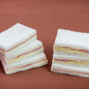 100 Sándwiches mixtos (jamón y queso juntos) copetín