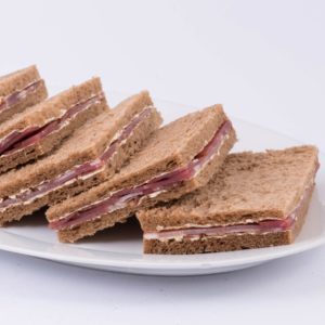100 Sándwiches Pan Integral y Bondiola o Lomito copetin